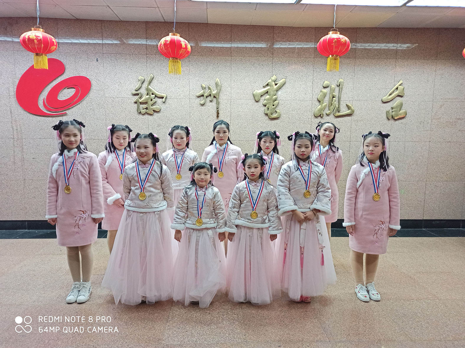 《徐州清雅古筝刘清老师带领清雅古筝的小朋友们参加了徐州电视台2020年少儿春晚》